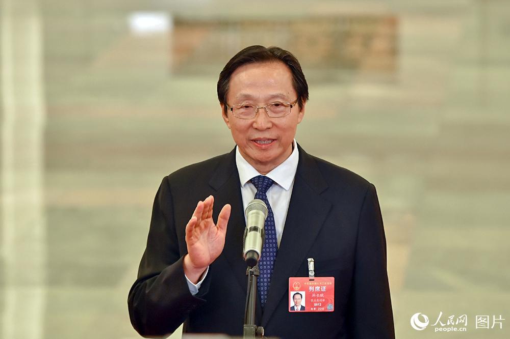 農(nóng)業(yè)農(nóng)村部部長韓長賦回答記者提問。