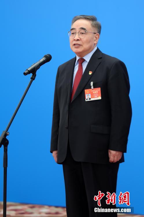 3月8日，第十三屆全國人民代表大會第四次會議舉行第二場“代表通道”采訪活動。圖為全國人大代表張伯禮通過網(wǎng)絡(luò)視頻方式接受采訪。 <a target='_blank' ><p  align=