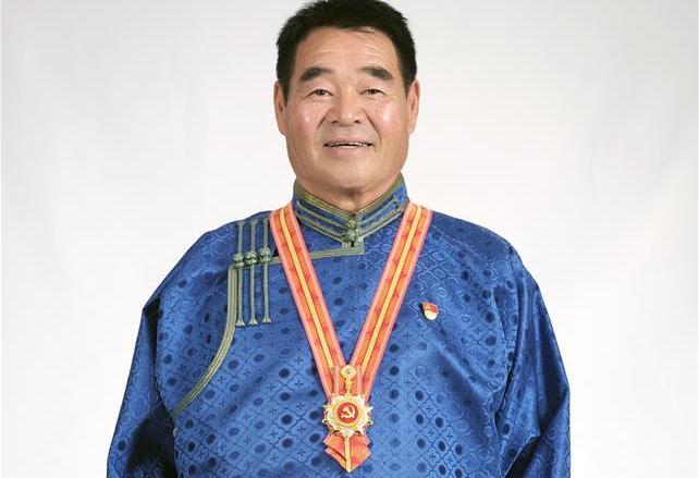 （奮斗百年路　啟航新征程·“七一勛章”獲得者·圖文互動）（1）“草原之子”廷·巴特爾：讓草原綠起來，幫牧民富起來