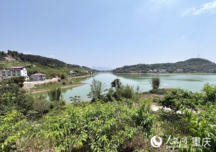 龍湖村以橋亭湖周邊為核心發(fā)展旅游產(chǎn)業(yè)。人民網(wǎng)記者 劉政寧攝