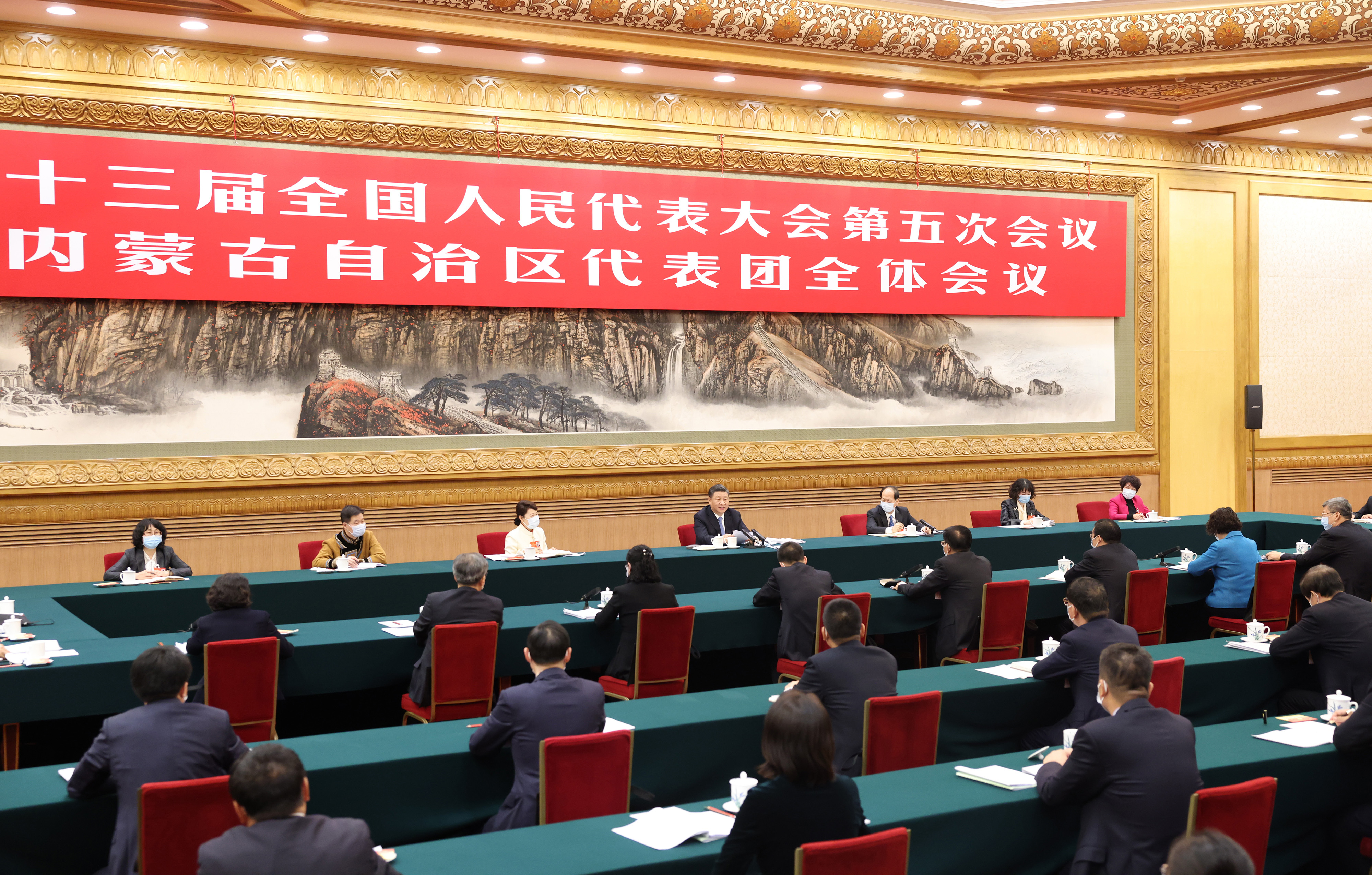 2022年3月5日，習(xí)近平總書(shū)記參加十三屆全國(guó)人大五次會(huì)議內(nèi)蒙古代表團(tuán)的審議。