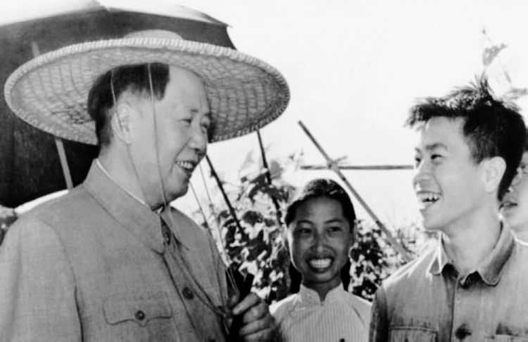 1958年，毛主席在廣東視察。