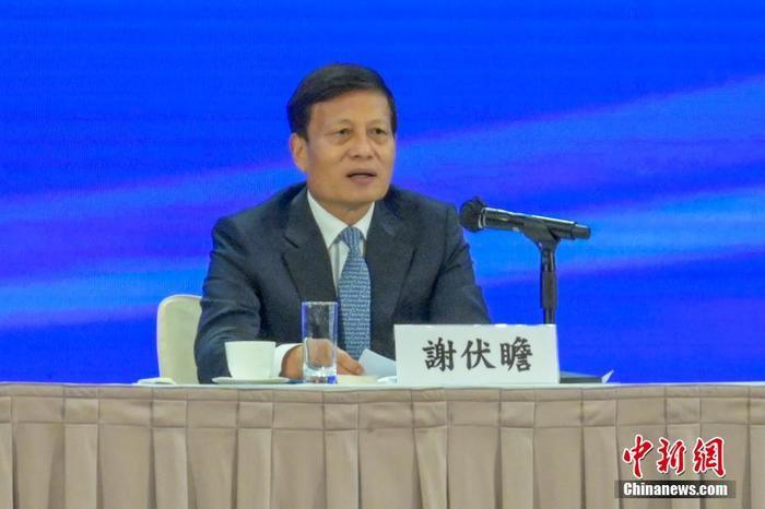 12月3日，香港特區(qū)政府在香港會(huì)議展覽中心舉行中共二十大精神宣講會(huì)，全國(guó)人大常委會(huì)法制工作委員會(huì)主任沈春耀和全國(guó)政協(xié)經(jīng)濟(jì)委員會(huì)副主任謝伏瞻出席作宣講。圖為謝伏瞻發(fā)言。 <a target='_blank' href='/'><p  align=